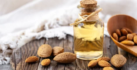 Mandelöl & Mandeln am Tisch