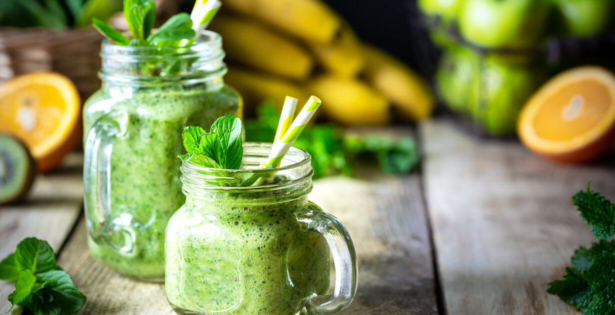 Grüner Smoothie im glas