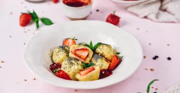 Diese Haferknödel mit Erdbeeren werden Sie lieben!
