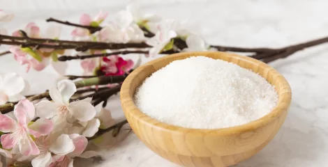Fleur de Sel in einer Holz Schüssel