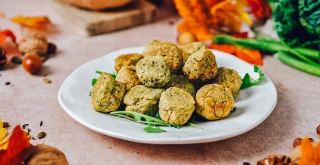 Falafel mit Kichererbsen und Grünkohl – einfach & aromatisch