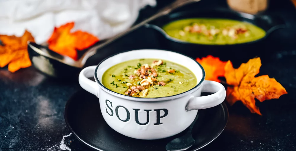 Cremige Grünkohl-Apfel-Suppe mit Ingwer