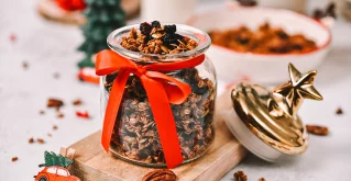 Gingerbread-Granola