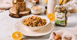 Granola mit Zitrone und Pistazien zum Frühstück