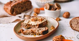 Brot mit getrockneten Feigen und Walnüssen