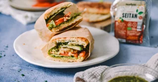 Caprese-Sandwich mit Seitan