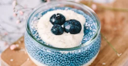 Blauer Chia-Pudding