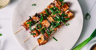 Würzig, aromatisch & voller Umami – Teriyaki-Tofu-Spieße zum Verlieben! Teriyaki-Tofu-Spieße