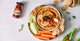 Moderner Hummus –  innovatives Rezept für eine cremige Kichererbsen-Variante!