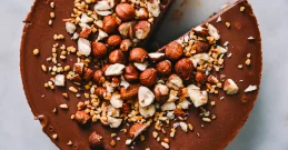 Rohe Ferrero Torte mit Haselnüssen