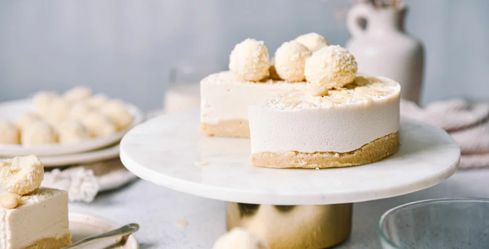Schnelle und einfache Rohkost Torte mit Kokos & Mandeln