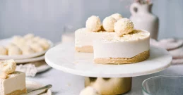Schnelle und einfache Rohkost Torte mit Kokos & Mandeln