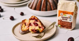 Gugelhupf mit Kirschen – eine Rhapsodie aus Farben und Aromen
