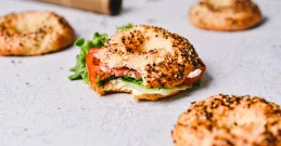 Schnelle und saftige Bagels mit griechischem Joghurt!