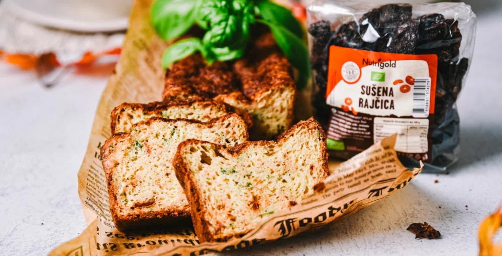 Brot mit getrockneten Tomaten