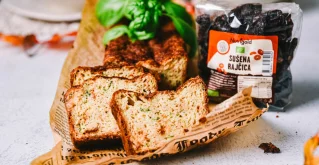 Brot mit getrockneten Tomaten