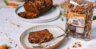 Karottenkuchen mit Walnüssen und Schokolade
