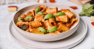 Pasta mit Auberginen und Cherrytomaten