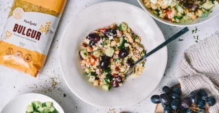 Bulgursalat mit gerösteten Trauben – mediterran inspiriert!