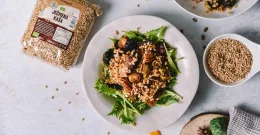 Quinoa-Porridge in einer Schüssel