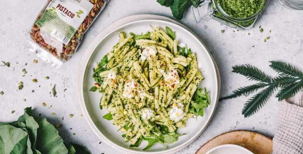 Pasta mit Grünkohl, Pistazien & Pesto