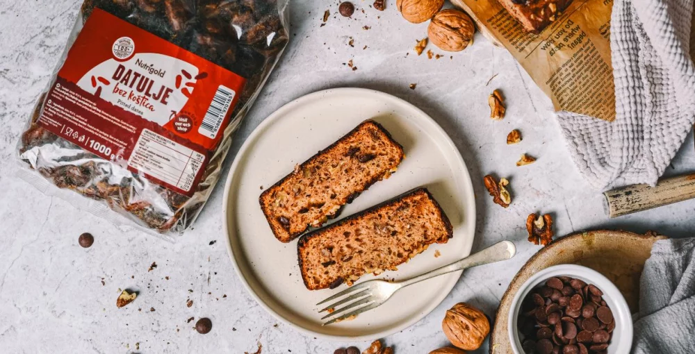 Dattelkuchen mit Walnüssen