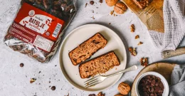 Dattelkuchen mit Walnüssen