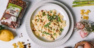 Frühling auf dem Teller – Pasta mit Spargel, Körnerkäse & Haselnüssen!