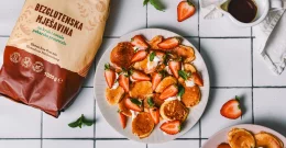 Mini-Pfannkuchen mit Erdbeeren