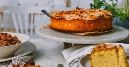 Zitronenkuchen mit Ricotta & Polenta – locker, zitronig und herrlich saftig!
