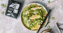 Udon-Nudeln mit Avocado & Sesam
