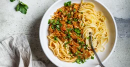 Vegane Bolognese im Teller