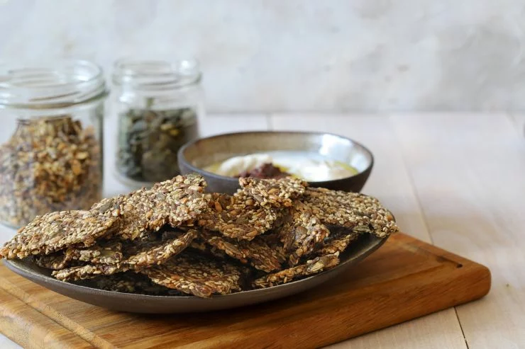Quinoa Cracker mit Flohsamenschalen