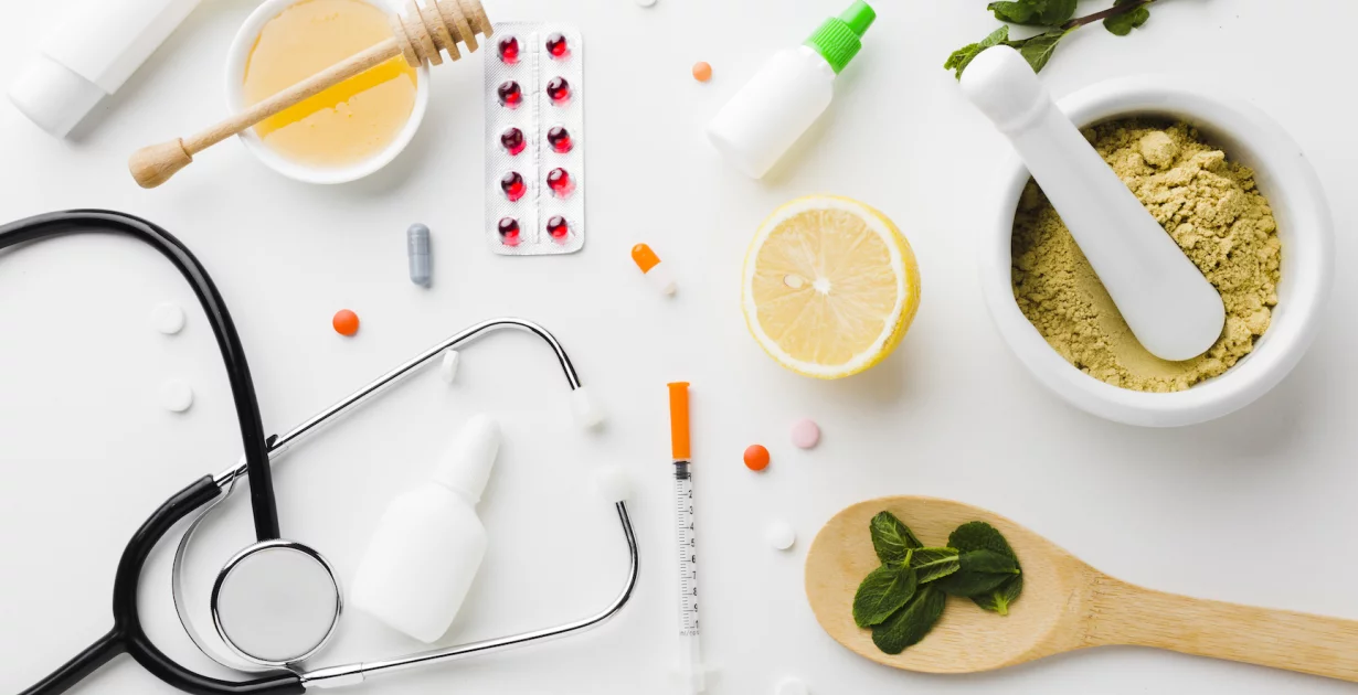 Medikamente gegen Husten auf dem Tisch